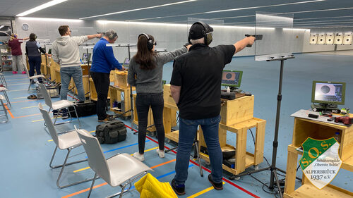 Kurzbericht vom Jedermann-Lehrgang „KK Sportpistole“ im Bundesstützpunkt Wiesbaden 23 Jedermann-Lehrgang „KK Sportpistole“